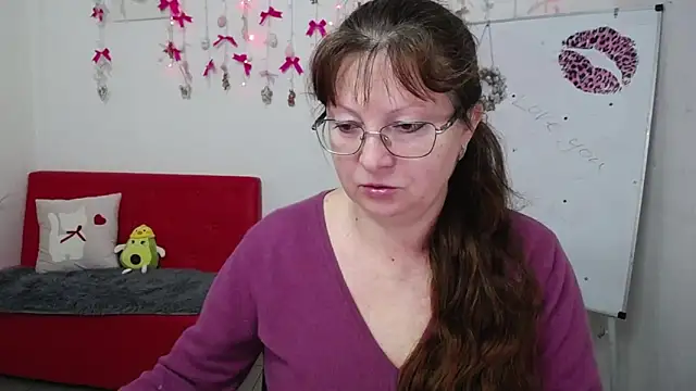 VanessaHotts online show from 04-15-26, 05:03