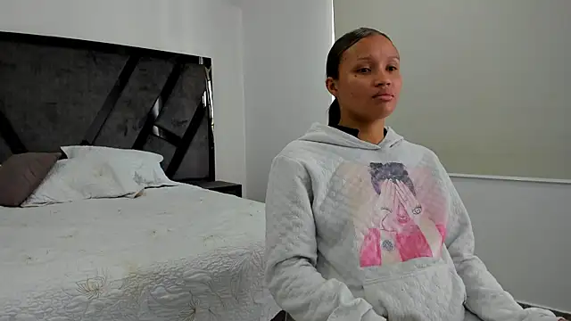 Snapshot of AnnieAndStefan chatting on 12-17-24, 12:54 AnnieAndStefan online show from 12-17-24, 12:54