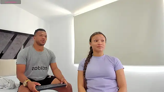 Snapshot of AnnieAndStefan chatting on 12-27-24, 03:26 AnnieAndStefan online show from 12-27-24, 03:26