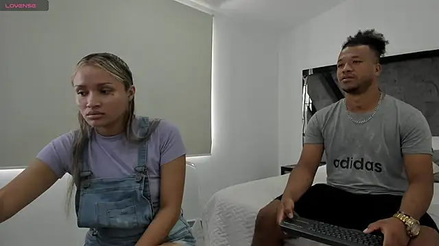 Snapshot of AnnieAndStefan chatting on 01-08-25, 02:46 AnnieAndStefan online show from 01-08-25, 02:46