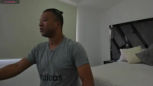 Snapshot of AnnieAndStefan chatting on 01-12-25, 07:42 AnnieAndStefan online show from 01-12-25, 07:42