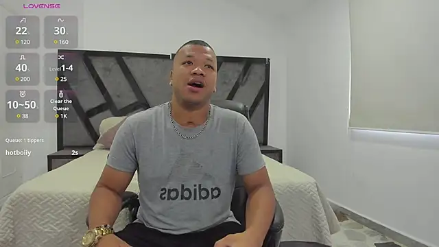 Snapshot of AnnieAndStefan chatting on 02-22-25, 11:46 AnnieAndStefan online show from 02-22-25, 11:46