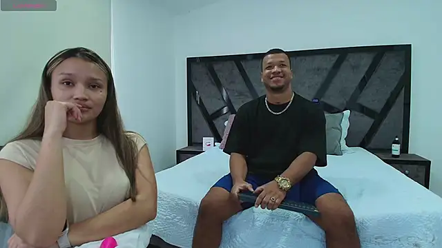 Snapshot of AnnieAndStefan chatting on 03-13-25, 12:46 AnnieAndStefan online show from 03-13-25, 12:46