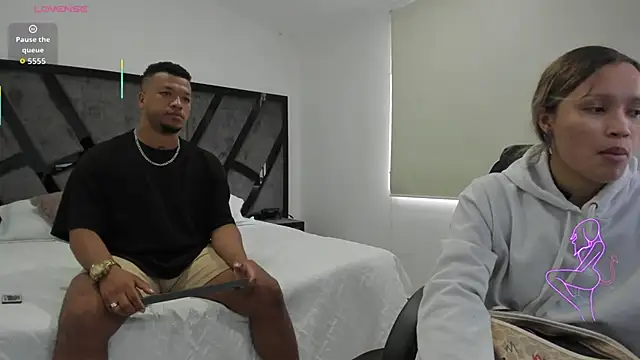 Snapshot of AnnieAndStefan chatting on 09-29-25, 02:22 AnnieAndStefan online show from 09-29-25, 02:22