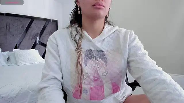 Snapshot of AnnieAndStefan chatting on 11-07-25, 02:28 AnnieAndStefan online show from 11-07-25, 02:28