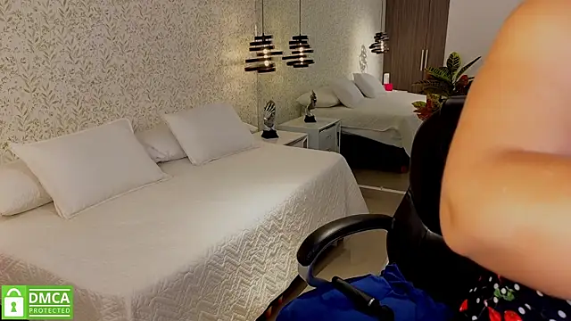 Snapshot of ELA_PS chatting on 09-30-25, 12:10 ELA PS online show from 09-30-25, 12:10