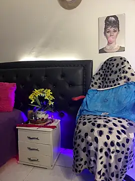 lonely shewolf online show from 12-15-25, 04:00