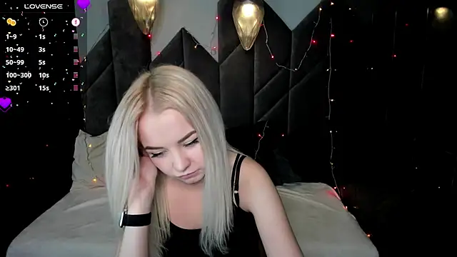 Snapshot of StephanieSweety chatting on 12-27-24, 05:59 StephanieSweety online show from 12-27-24, 05:59