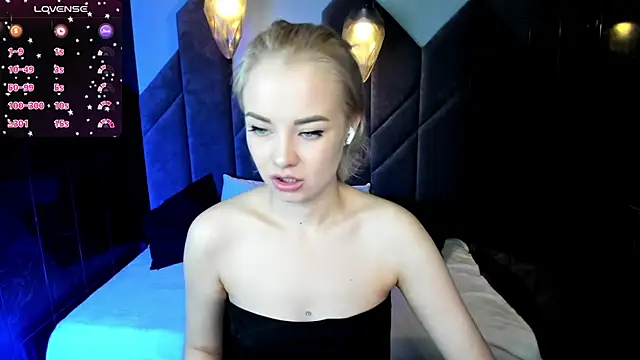 Snapshot of StephanieSweety chatting on 02-25-25, 10:29 StephanieSweety online show from 02-25-25, 10:29