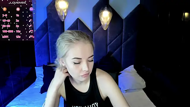 Snapshot of StephanieSweety chatting on 03-02-25, 10:38 StephanieSweety online show from 03-02-25, 10:38