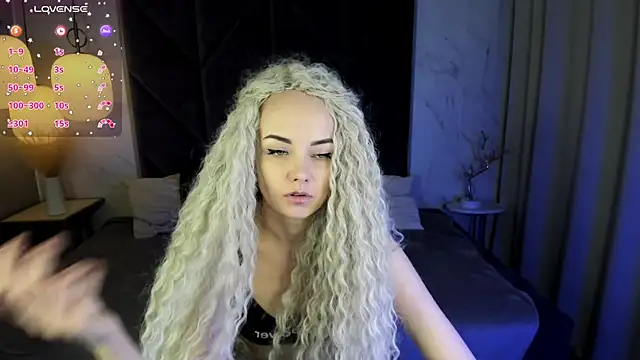 Snapshot of StephanieSweety chatting on 03-17-25, 04:54 StephanieSweety online show from 03-17-25, 04:54