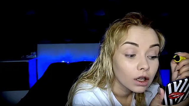 Snapshot of StephanieSweety chatting on 11-14-25, 11:31 StephanieSweety online show from 11-14-25, 11:31