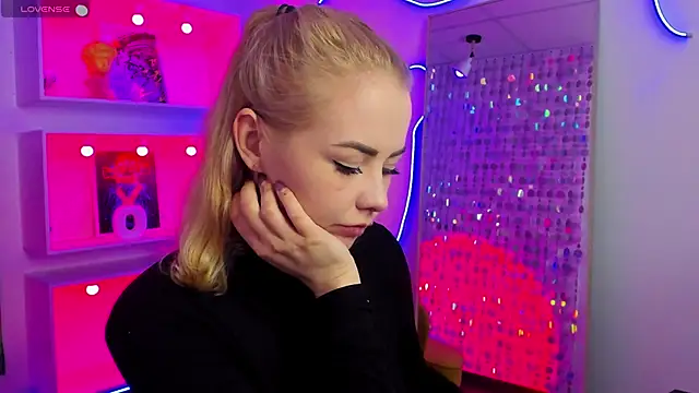 StephanieSweety online show from 04-18-26, 07:07