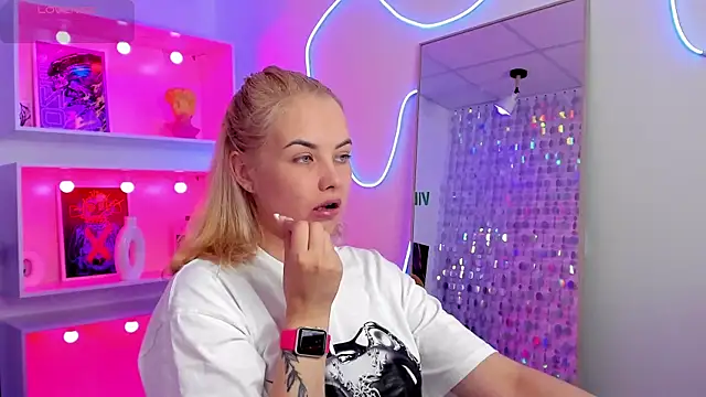 StephanieSweety online show from 08-04-26, 05:32