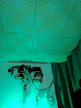 Snapshot of Piafisher1 chatting on 10-11-25, 11:14 Piafisher1 online show from 10-11-25, 11:14