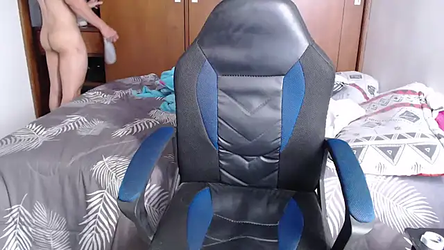 Snapshot of aresholland chatting on 12-19-24, 04:46 aresholland online show from 12-19-24, 04:46