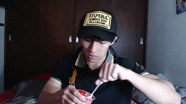 Snapshot of aresholland chatting on 01-06-25, 02:15 aresholland online show from 01-06-25, 02:15