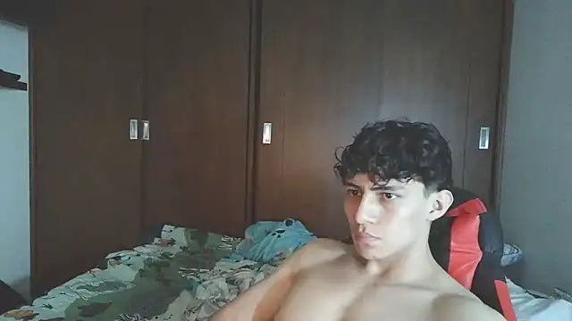 Snapshot of aresholland chatting on 10-06-25, 03:59 aresholland online show from 10-06-25, 03:59