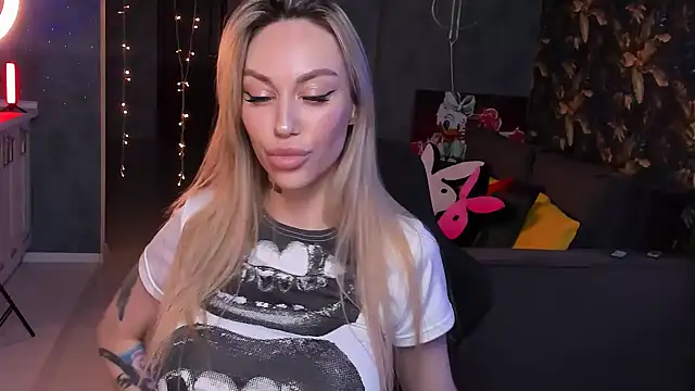 Snapshot of Blckmirrorr chatting on 01-23-25, 04:19 Blckmirrorr online show from 01-23-25, 04:19