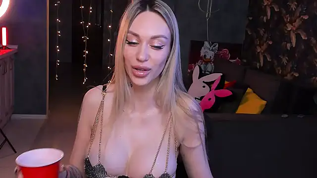 Snapshot of Blckmirrorr chatting on 01-23-25, 01:35 Blckmirrorr online show from 01-23-25, 01:35