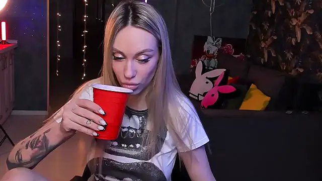 Snapshot of Blckmirrorr chatting on 01-23-25, 04:37 Blckmirrorr online show from 01-23-25, 04:37