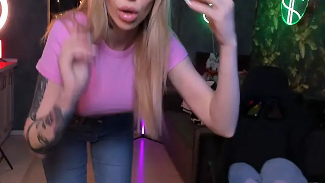 Snapshot of Blckmirrorr chatting on 01-26-25, 01:47 Blckmirrorr online show from 01-26-25, 01:47