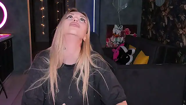 Snapshot of Blckmirrorr chatting on 11-11-25, 08:20 Blckmirrorr online show from 11-11-25, 08:20