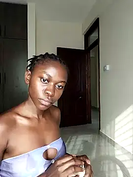 Snapshot of queen_heather chatting on 01-07-25, 05:43 queen heather online show from 01-07-25, 05:43