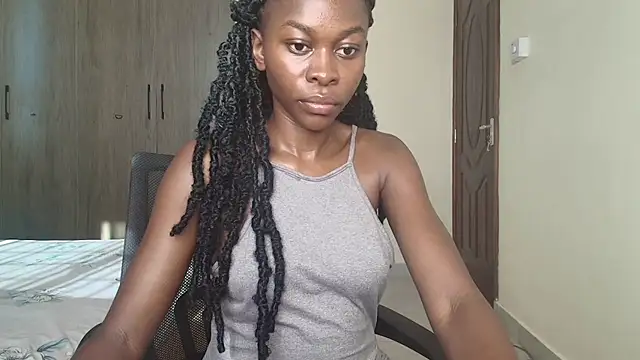 Snapshot of queen_heather chatting on 03-20-25, 05:24 queen heather online show from 03-20-25, 05:24