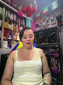 Snapshot of TamySweetness chatting on 06-22-26, 05:32 TamySweetness online show from 06-22-26, 05:32