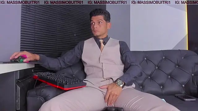 Snapshot of massimo_g chatting on 06-18-26, 01:17 massimo g online show from 06-18-26, 01:17