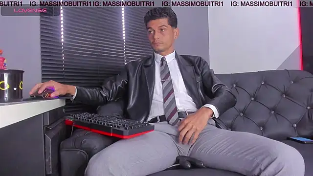 Snapshot of massimo_g chatting on 06-23-26, 01:31 massimo g online show from 06-23-26, 01:31