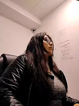 Snapshot of _lilith_heavy chatting on 09-21-25, 09:11 lilith heavy online show from 09-21-25, 09:11