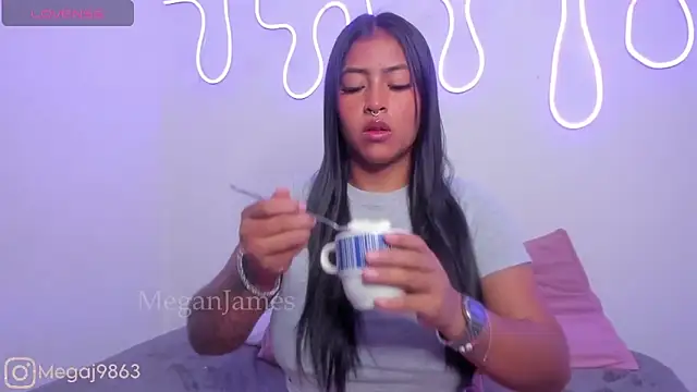 meganjames1 online show from 03-06-25, 12:52