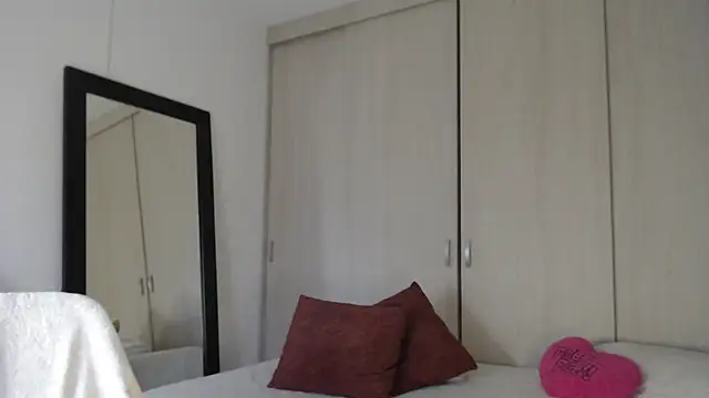 Snapshot of cristal_sexybody chatting on 10-02-25, 10:06 cristal sexybody online show from 10-02-25, 10:06