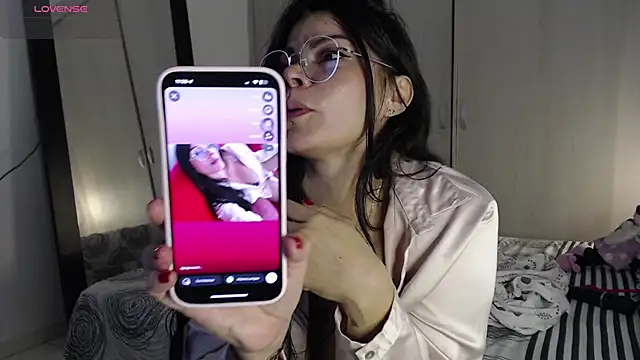 Snapshot of cristal_sexybody chatting on 10-20-25, 04:51 cristal sexybody online show from 10-20-25, 04:51