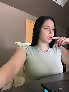 moniqque online show from 10-13-25, 01:33