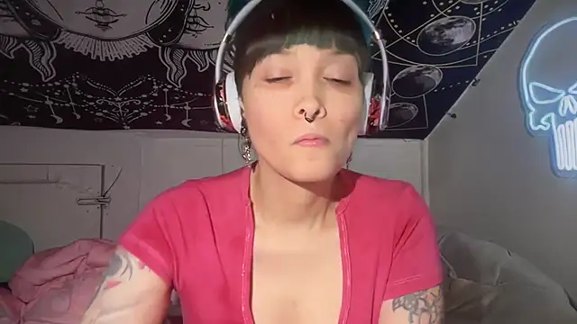 Snapshot of FRRANNKIE chatting on 01-02-25, 04:30 FRRANNKIE online show from 01-02-25, 04:30