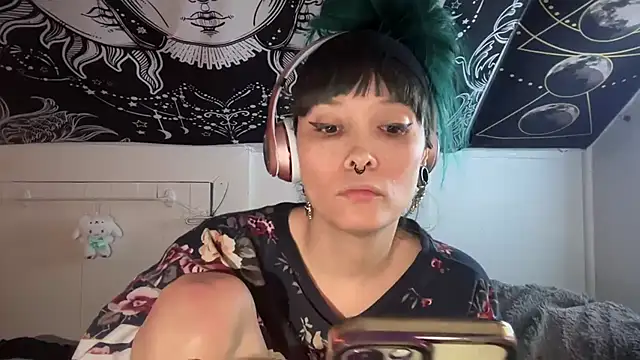 Snapshot of FRRANNKIE chatting on 01-26-25, 12:11 FRRANNKIE online show from 01-26-25, 12:11