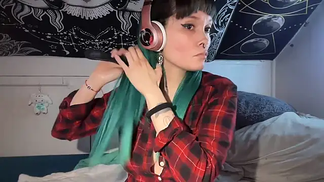 Snapshot of FRRANNKIE chatting on 02-01-25, 12:05 FRRANNKIE online show from 02-01-25, 12:05