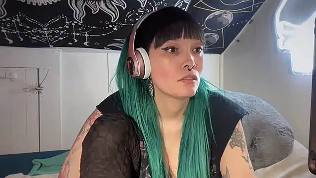 Snapshot of FRRANNKIE chatting on 02-02-25, 06:20 FRRANNKIE online show from 02-02-25, 06:20