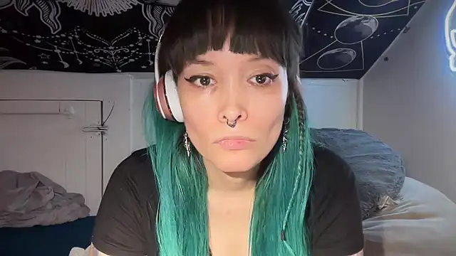 Snapshot of FRRANNKIE chatting on 02-04-25, 12:44 FRRANNKIE online show from 02-04-25, 12:44