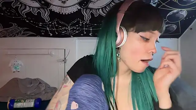 Snapshot of FRRANNKIE chatting on 02-04-25, 04:18 FRRANNKIE online show from 02-04-25, 04:18