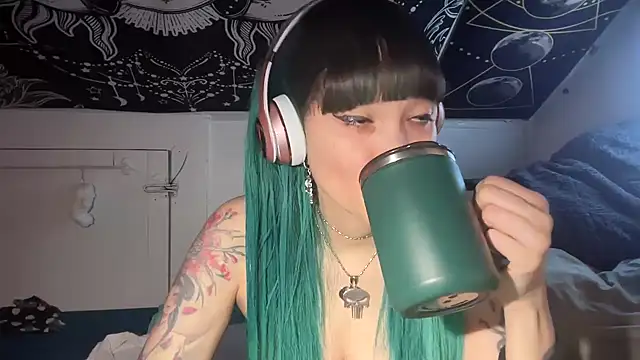 Snapshot of FRRANNKIE chatting on 02-05-25, 02:16 FRRANNKIE online show from 02-05-25, 02:16