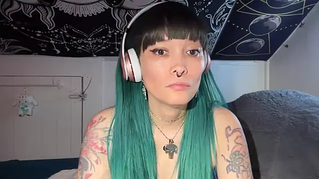 Snapshot of FRRANNKIE chatting on 02-06-25, 06:35 FRRANNKIE online show from 02-06-25, 06:35