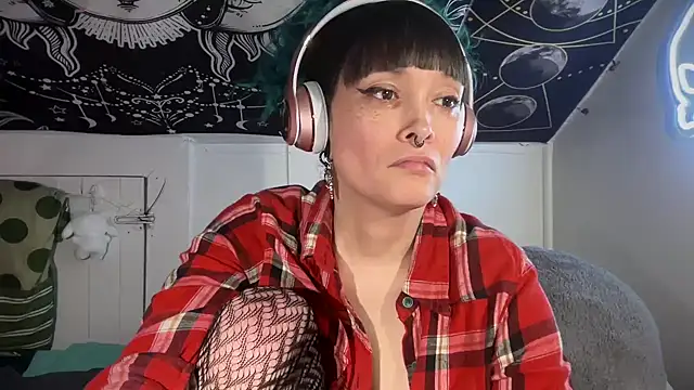 Snapshot of FRRANNKIE chatting on 02-16-25, 06:32 FRRANNKIE online show from 02-16-25, 06:32