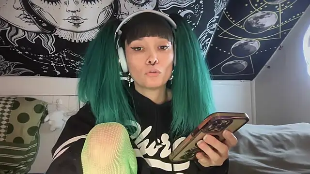 Snapshot of FRRANNKIE chatting on 02-17-25, 04:42 FRRANNKIE online show from 02-17-25, 04:42