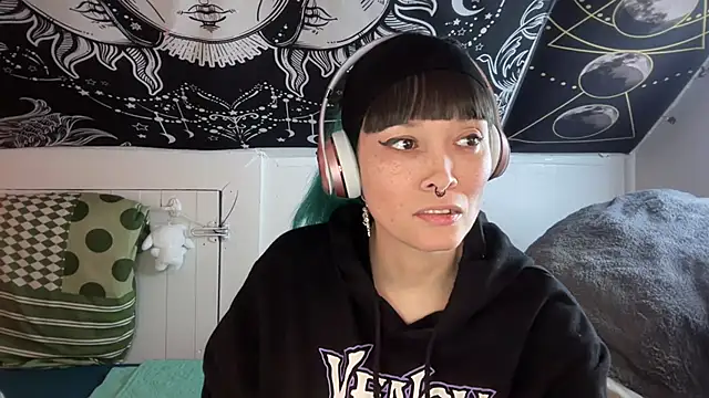 Snapshot of FRRANNKIE chatting on 02-21-25, 10:17 FRRANNKIE online show from 02-21-25, 10:17