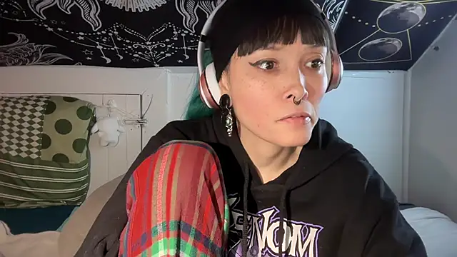 Snapshot of FRRANNKIE chatting on 02-21-25, 01:22 FRRANNKIE online show from 02-21-25, 01:22