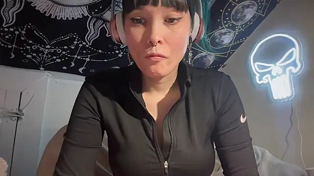 Snapshot of FRRANNKIE chatting on 02-23-25, 03:40 FRRANNKIE online show from 02-23-25, 03:40